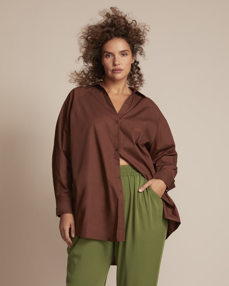 Side of a model wearing a size 1 Sandra Shirt in Brown by 11 Honoré Collection. | dia_product_style_image_id:247534